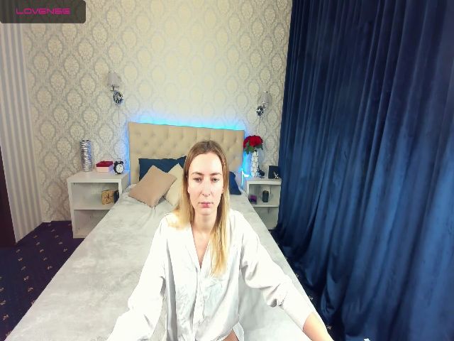 Live sex webcam photo for MileyyVogue #271246022