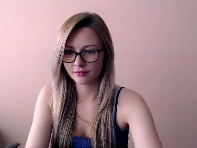 Live sex webcam photo for SweettDrream #271247875