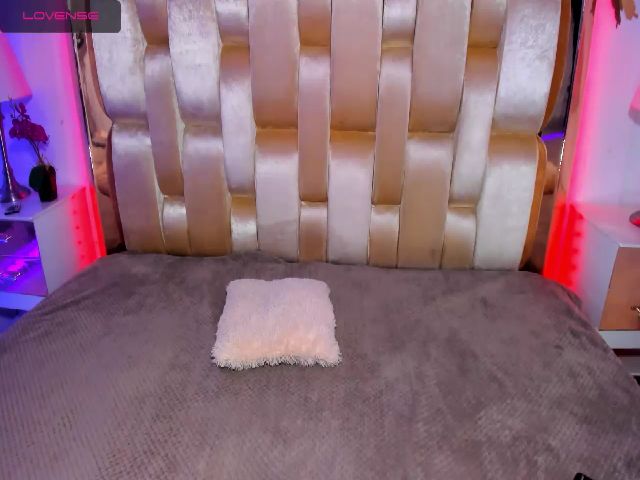 Live sex webcam photo for JadeeFire #271248287