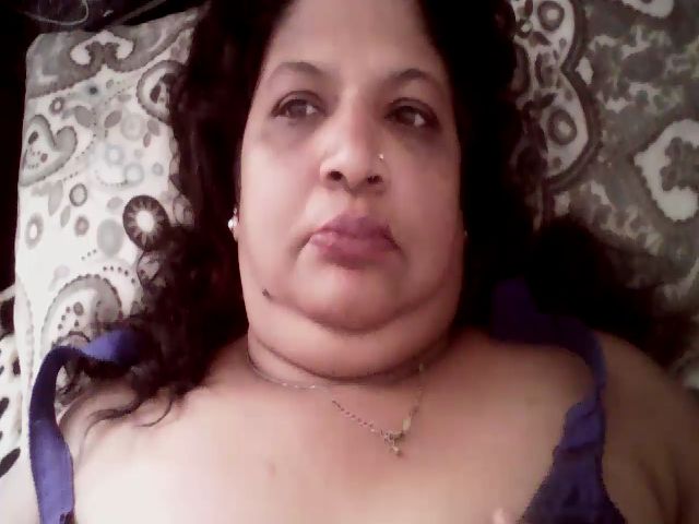 Live sex webcam photo for Indianbarbie3 #271245486