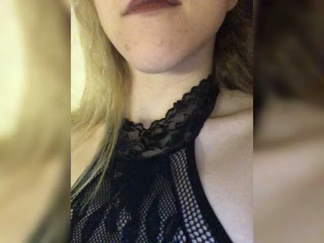 Live sex webcam photo for ViolaFox35 #271242102