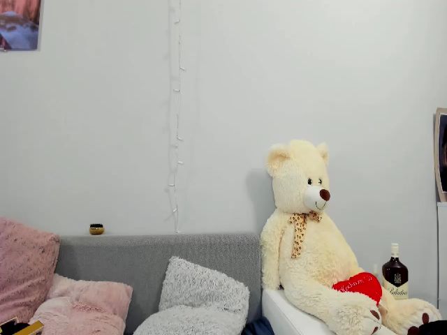 Live sex webcam photo for AliceSkye #271243494