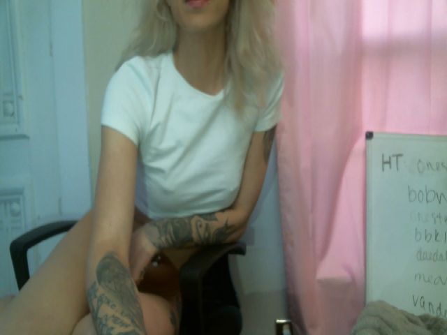 Live sex webcam photo for HaileyWinters #271250504