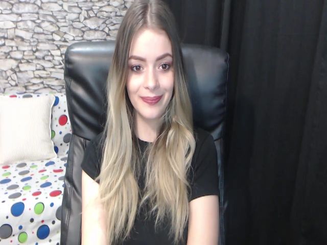 Live sex webcam photo for Kailyn_moen #271242617