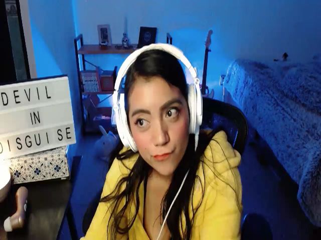 Live sex webcam photo for LionessHunts #271242699