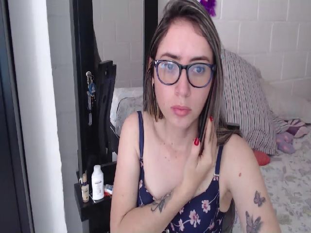 Live sex webcam photo for BellaThompson #271249180