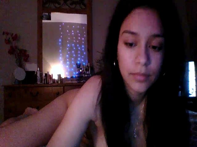 Live sex webcam photo for Adrianaxo1 #271254743