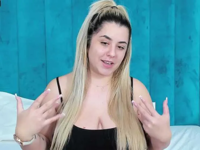 Live sex webcam photo for LarissRose #271247738