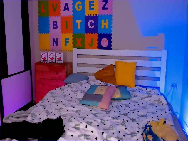 Live sex webcam photo for SweetmiMia #271247589