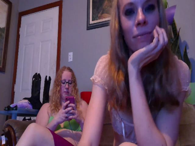 Live sex webcam photo for PrincessV7 #271243361