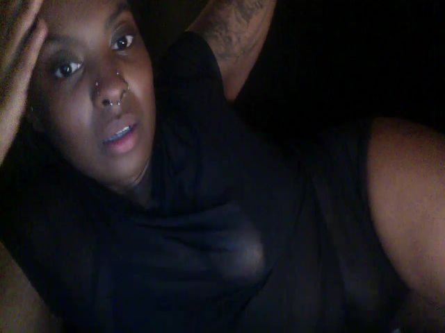 Live sex webcam photo for LunaNoire #271243519