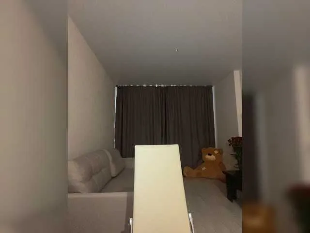 Live sex webcam photo for 1ouise #271244191
