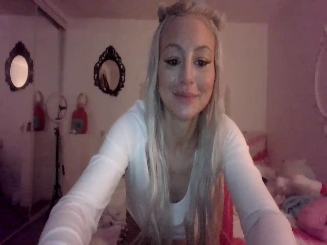 Live sex webcam photo for Ava__LUxxx #271252587