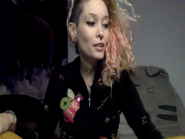 Live sex webcam photo for FRANKK_CASTLE #271249528