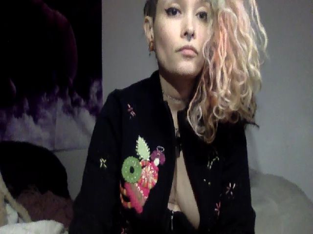 Live sex webcam photo for FRANKK_CASTLE #271254709