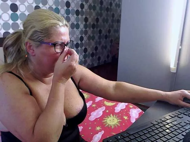 Live sex webcam photo for come2mom #271262265