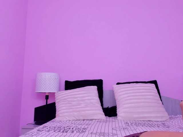 Live sex webcam photo for JuliaHayes90 #271255745