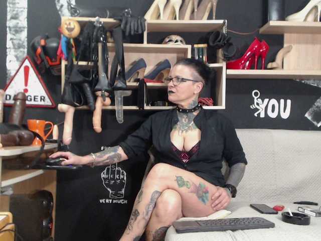 Live sex webcam photo for mistressmiry #271259307