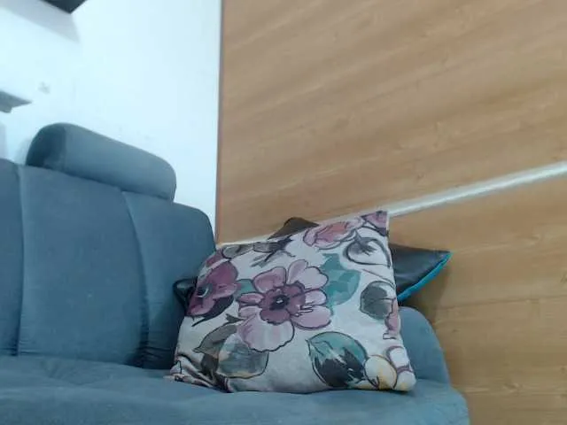 Live sex webcam photo for josephine-699 #271266211