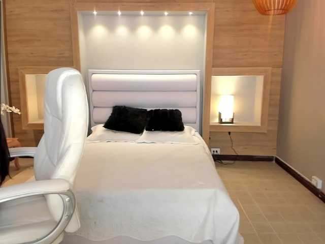 Live sex webcam photo for ChannelBrown #271258913