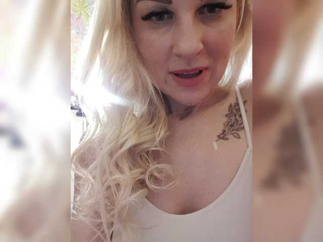 Live sex webcam photo for Sexywoman999 #271265219