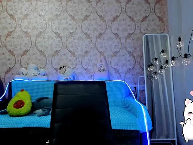 Live sex webcam photo for KiraLiLime #287990193