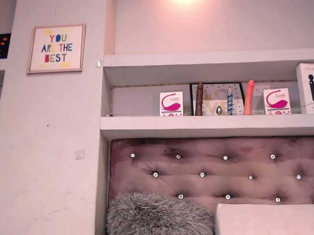 Live sex webcam photo for Agatha-69 #271262500