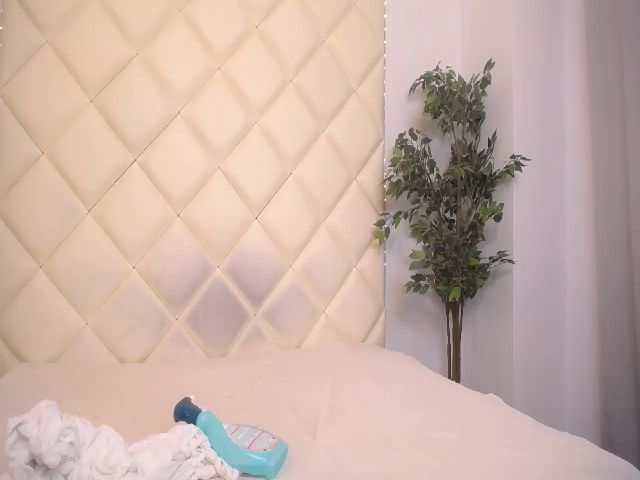 Live sex webcam photo for Tracylowe #271257982