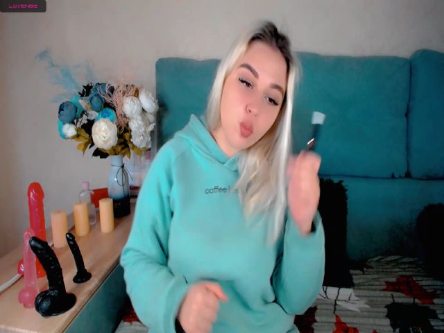 Live sex webcam photo for LindaRichXX #271259840