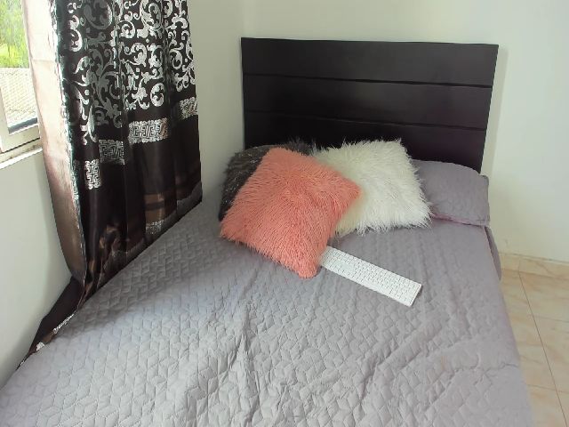 Live sex webcam photo for saracruz1 #271267018