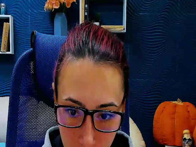 Live sex webcam photo for amyjune01 #271264790