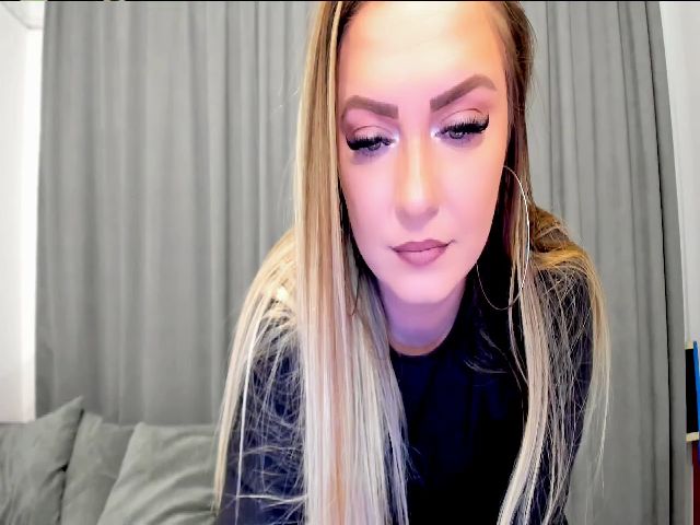 Live sex webcam photo for MonicaMony #271256419