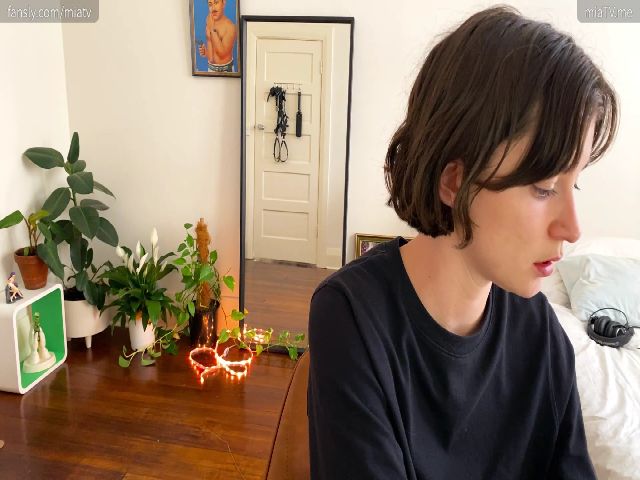 Live sex webcam photo for miatv #271257795