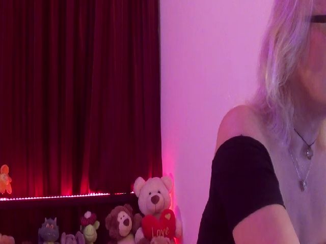 Live sex webcam photo for MoniCutex #271256985