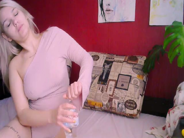 Live sex webcam photo for MsMollyD #271261193