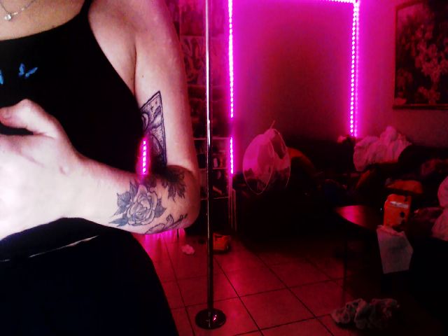 Live sex webcam photo for Whorde #271264685