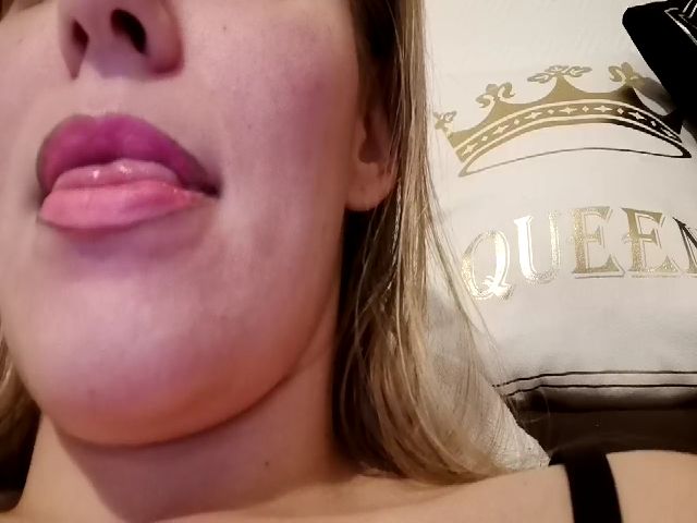 Live sex webcam photo for AnnaDiamond1 #287889208