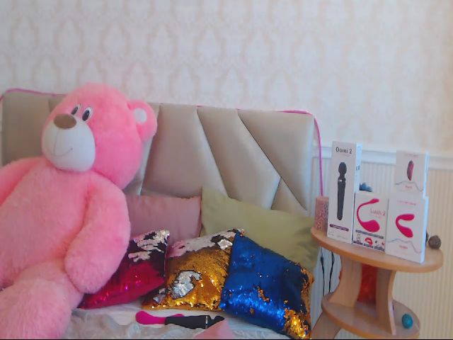 Live sex webcam photo for GinaLewis #271261142