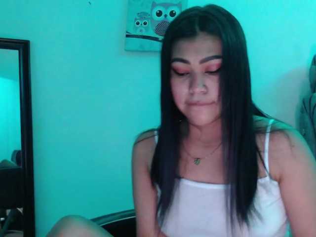 Live sex webcam photo for sara-guzman02 #271266208