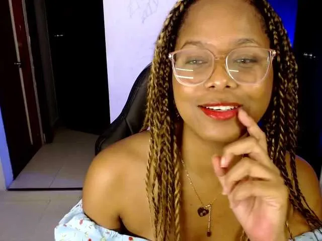 Live sex webcam photo for charlieoxxo #271255852