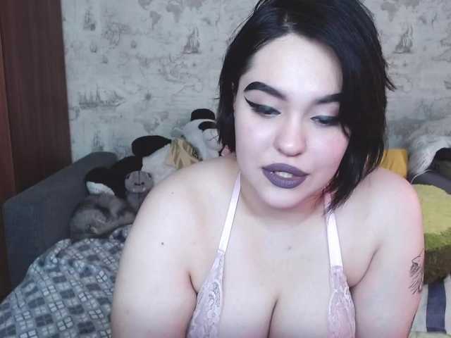 Live sex webcam photo for BBWBitch #271262206