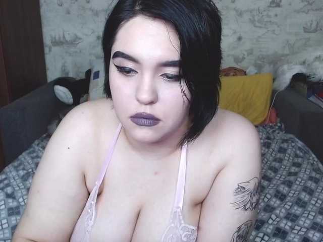 Live sex webcam photo for BBWBitch #271265769