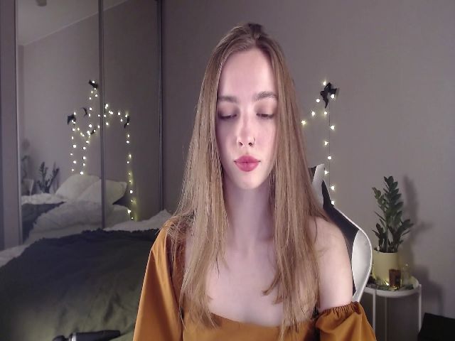 Live sex webcam photo for Weeissy #287891663