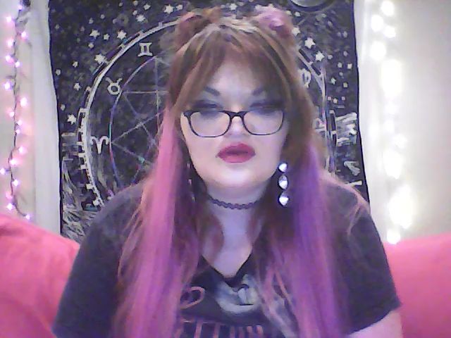 Live sex webcam photo for FoxyMoxee #271268092