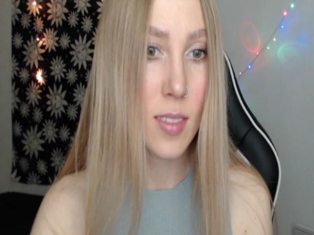 Live sex webcam photo for MagicElfie #271264646