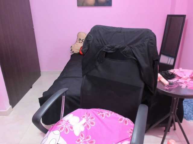 Live sex webcam photo for kimmi-doll #271259078