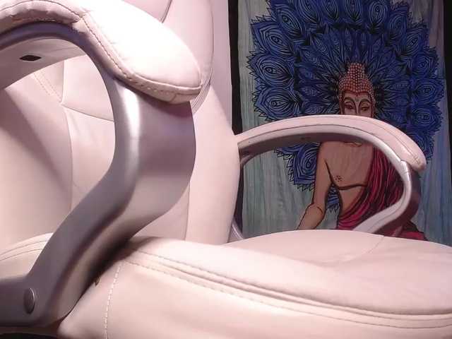 Live sex webcam photo for nina-love13 #271255154