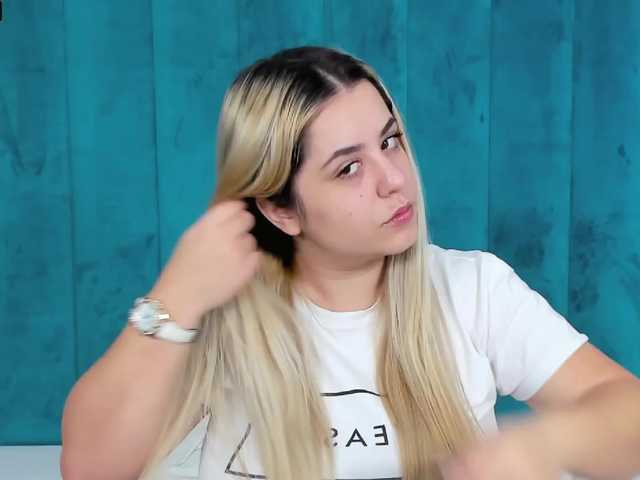 Live sex webcam photo for LarissRose #271259238