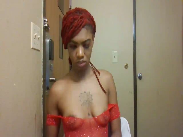 Live sex webcam photo for SexyCarmel34 #271259799