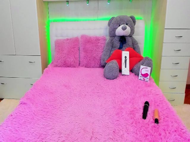 Live sex webcam photo for AdeleSugars #271256332